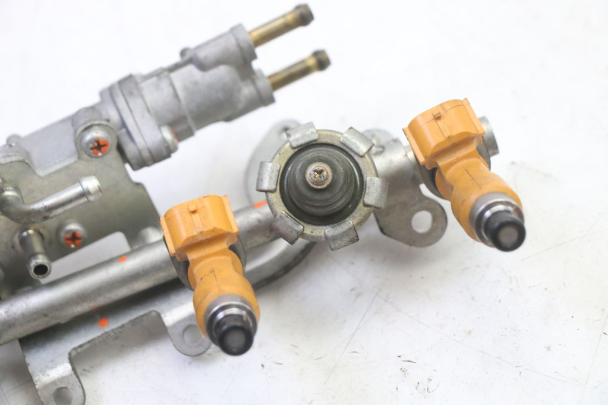 photo de INYECTOR YAMAHA FZ6 FAZER S2 600 (2007 - 2011) - Primer plano técnico