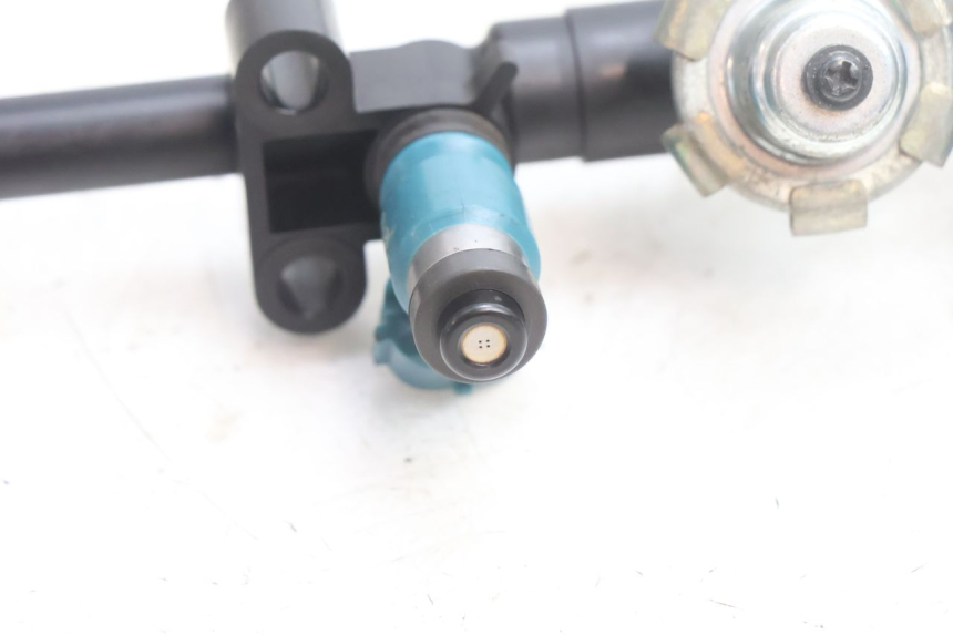 photo de INYECTOR YAMAHA FZ8 800 (2010 - 2016) - Primer plano técnico