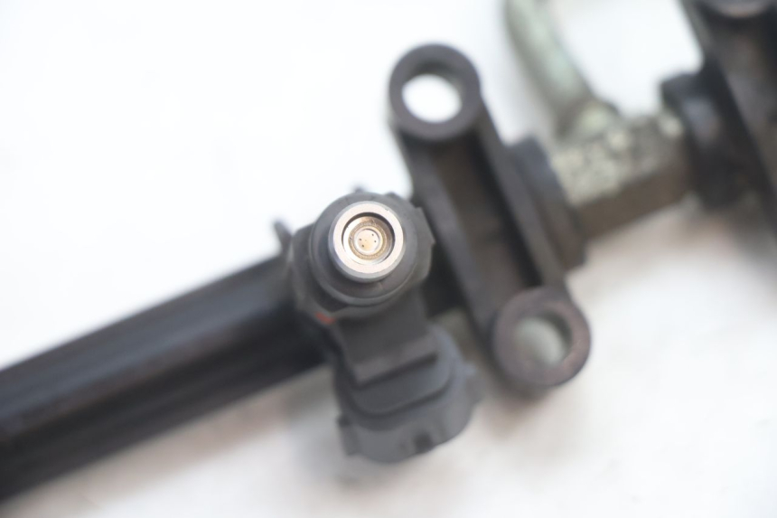 photo de INYECTOR SUZUKI GSR 600 (2005 - 2012) - Detalles de los puntos de fijación