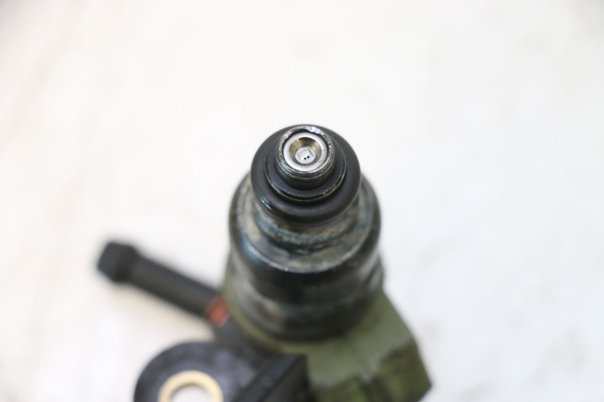 photo de INYECTOR PEUGEOT SATELIS COMPRESSOR K15 125 (2006 - 2009) - Primer plano técnico
