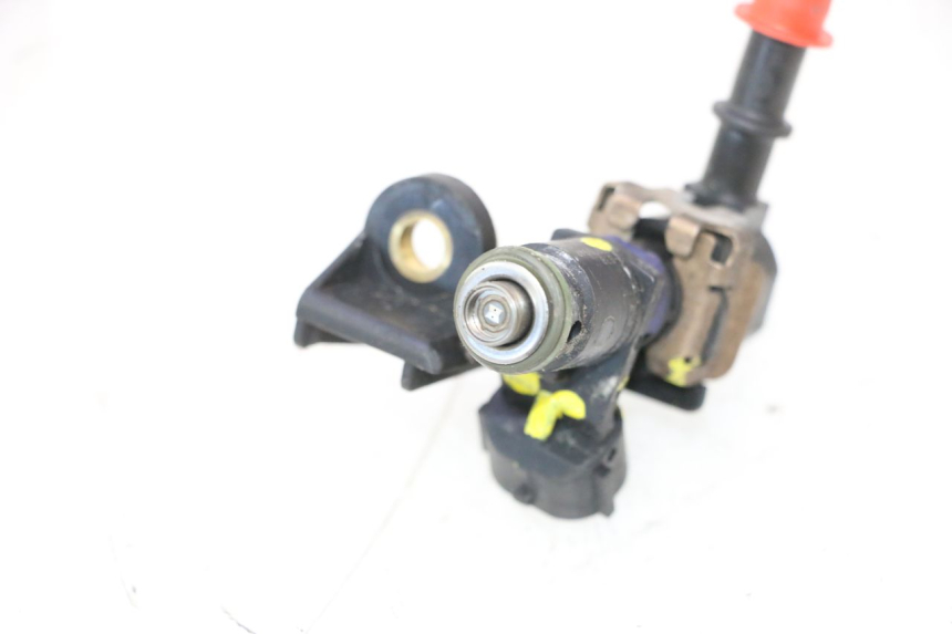 photo de INYECTOR PEUGEOT SATELIS 125 (2013 - 2018) - Detalles de los puntos de fijación