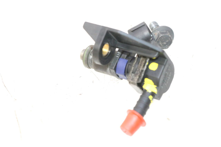 photo de INYECTOR PEUGEOT SATELIS 125 (2006 - 2009) - Detalles de los puntos de fijación