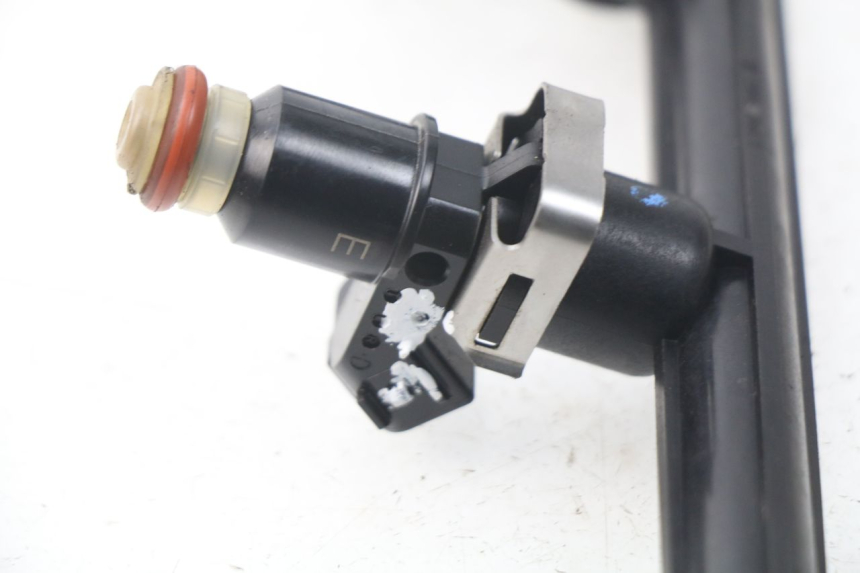 photo de INYECTOR TRIUMPH SPRINT ST ABS 1050 (2005 - 2007) - Primer plano técnico