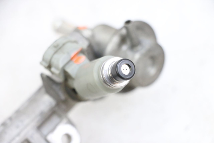 photo de INYECTOR YAMAHA TDM ABS 900 (2002 - 2014) - Primer plano técnico