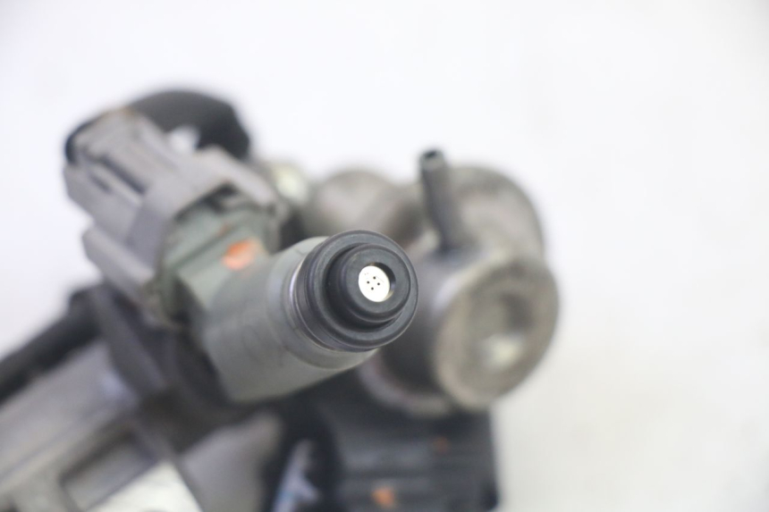 photo de INYECTOR YAMAHA TDM ABS 900 (2002 - 2014) - Detalles de los puntos de fijación