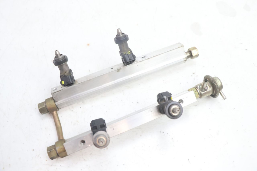 photo de INYECTOR HONDA VFR FI RC46 800 (1998 - 2001) - Primer plano técnico
