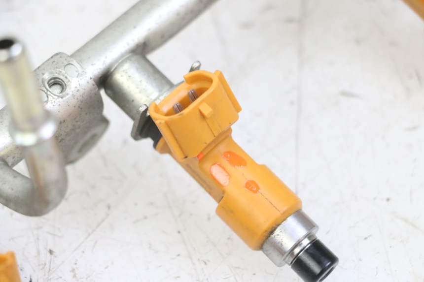 photo de INYECTOR YAMAHA XJ6 ABS 600 (2008 - 2016) - Zoom sobre los componentes