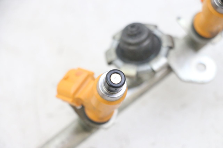 photo de INYECTOR YAMAHA XJ6 ABS 600 (2008 - 2016) - Primer plano técnico