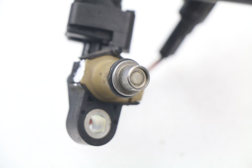 photo de INYECTOR YAMAHA YBR 125 (2007 - 2009) - Detalles de los puntos de fijación