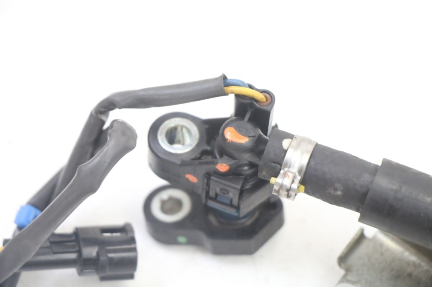 photo de INYECTOR YAMAHA YP X-MAX XMAX 400 (2014 - 2017) - Primer plano técnico