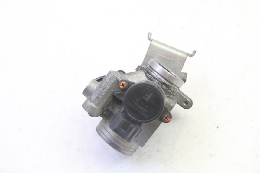 photo de INYECCIÓN SUZUKI BURGMAN 125 (2007 - 2014) - Detalles de los puntos de fijación