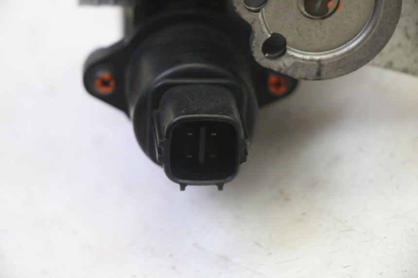 photo de INYECCIÓN SUZUKI BURGMAN 125 (2007 - 2014) - Detalles de los puntos de fijación