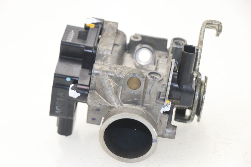 photo de INYECCION HONDA CBF 125 (2009 - 2015) - Detalles de los puntos de fijación