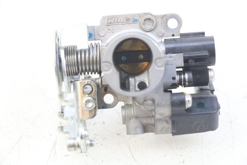 photo de INYECCIÓN HONDA CRF CR-F 125 (2022 - 2023) - Primer plano técnico