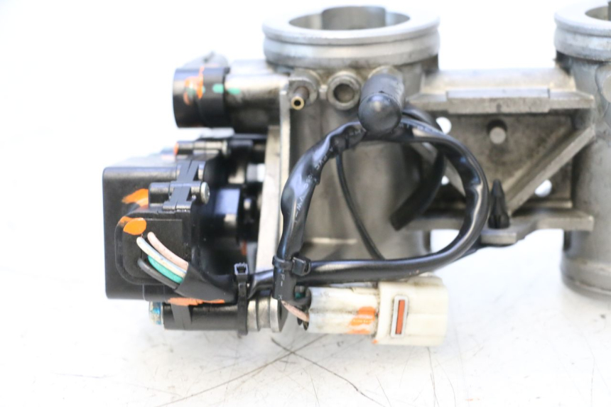 photo de INYECCION KAWASAKI ER-6 ER6 F ABS 650 (2012 - 2016) - Zoom sobre los componentes