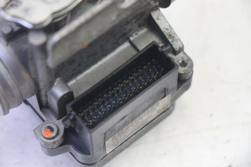 photo de INYECCIÓN HONDA FES S-WING SWING ABS 125 (2007 - 2015) - Detalles de los puntos de fijación