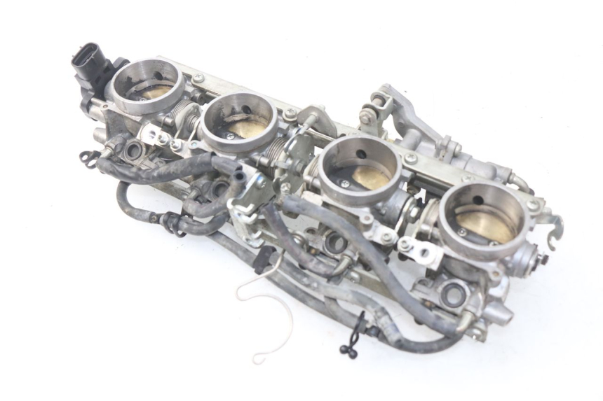 photo de INYECCIÓN YAMAHA FJR ABS 1300 (2006 - 2012) - Primer plano técnico