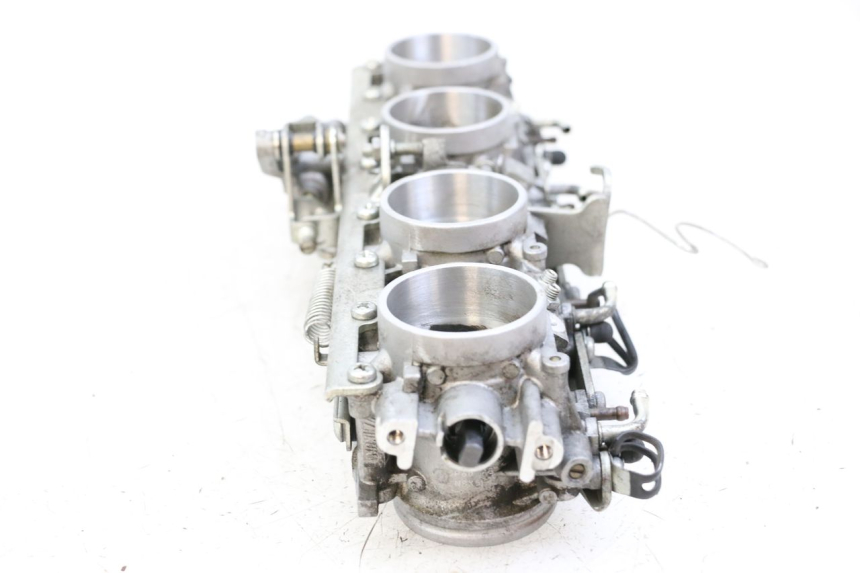 photo de INYECCIÓN YAMAHA FJR ABS 1300 (2006 - 2012) - Primer plano técnico