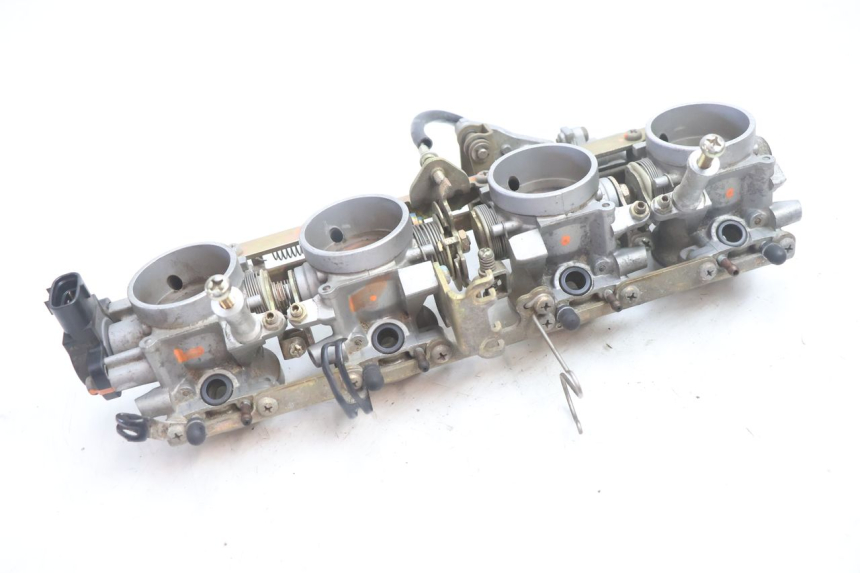 photo de INYECCION YAMAHA FJR 1300 (2001 - 2005) - Primer plano técnico