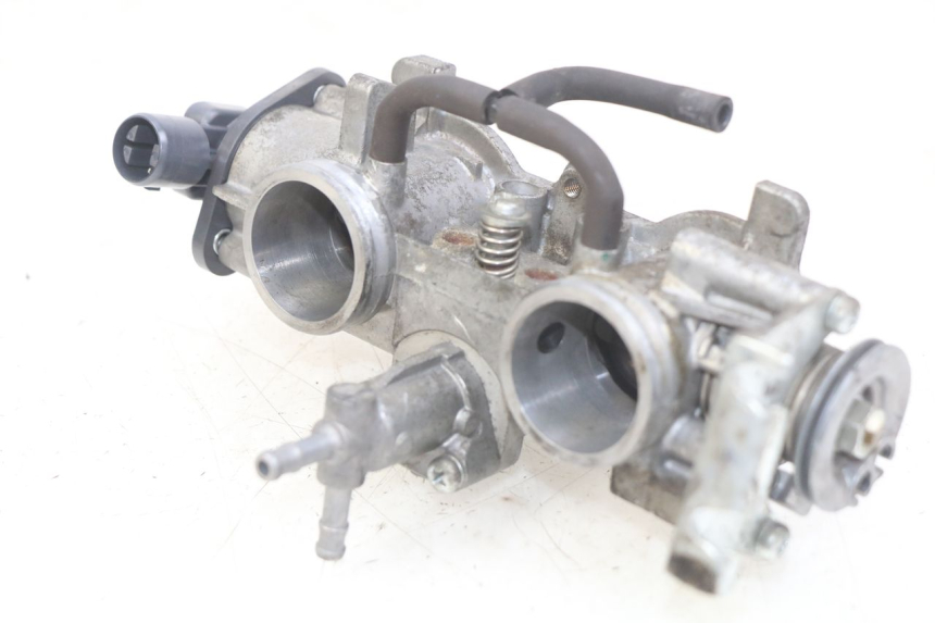 photo de INYECCIÓN HONDA FJS SILVERWING SILVER WING 400 (2009 - 2016) - Detalles de los puntos de fijación