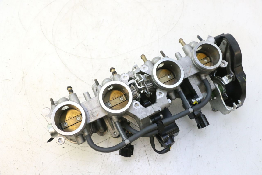 photo de INYECCION YAMAHA FZ8 800 (2010 - 2016) - Zoom sobre los componentes