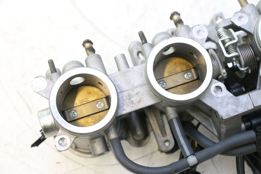 photo de INYECCION YAMAHA FZ8 800 (2010 - 2016) - Primer plano de alta resolución