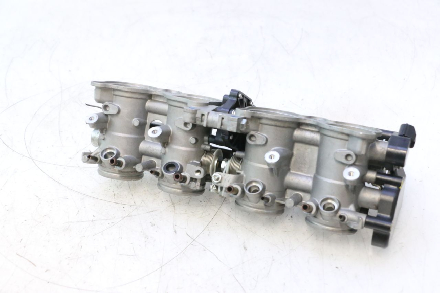 photo de INYECCION YAMAHA FZ8 800 (2010 - 2016) - Primer plano técnico