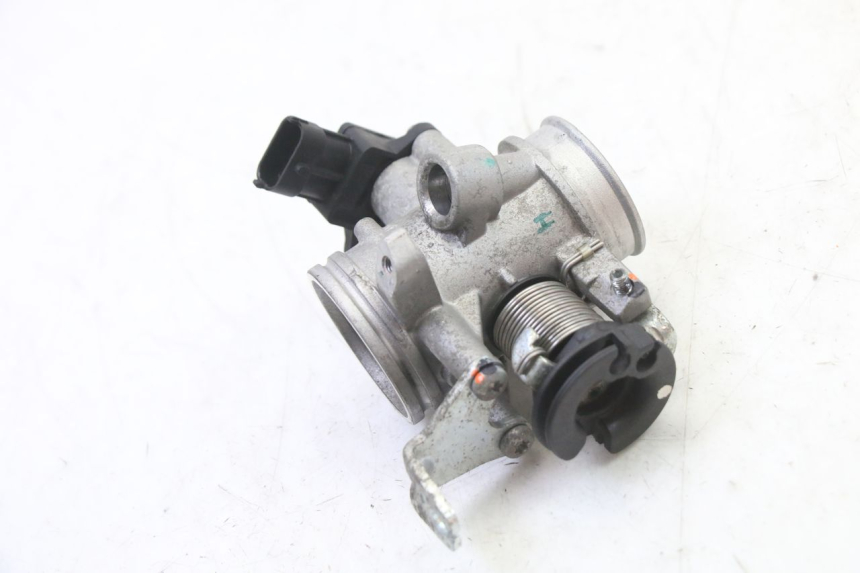 photo de INYECCION BMW G310 R 310 (2016 - 2020) - Primer plano técnico