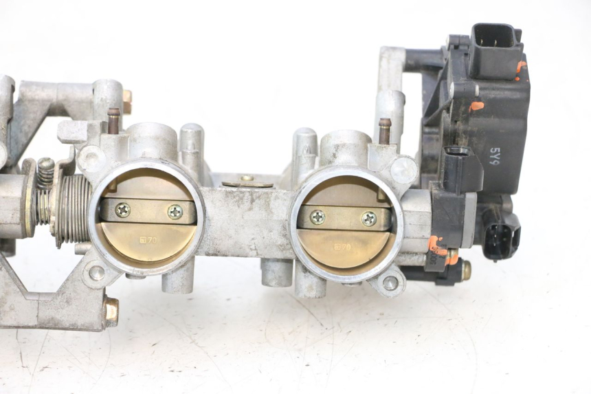 photo de INYECCION SUZUKI GSR 600 (2005 - 2012) - Primer plano de alta resolución