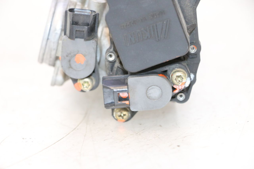 photo de INYECCION SUZUKI GSR 600 (2005 - 2012) - Estado de la superficie y material