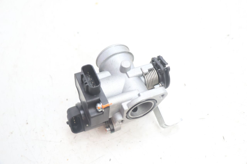 photo de INYECCION JM MOTORS R-MAX TECH 50 (2024 - 2026) - Primer plano técnico