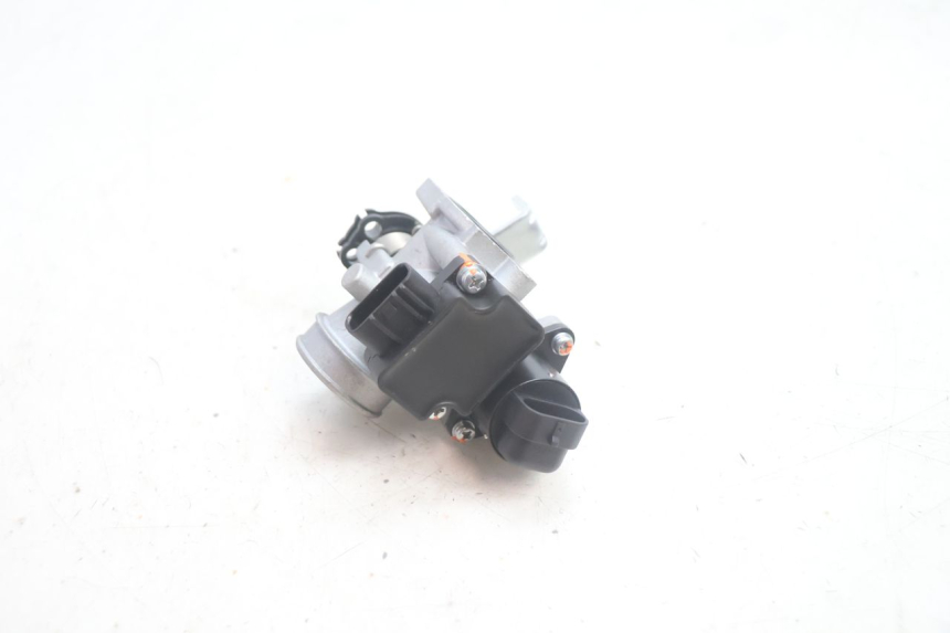 photo de INYECCION JM MOTORS R-MAX TECH 50 (2024 - 2026) - Estado de la superficie y material