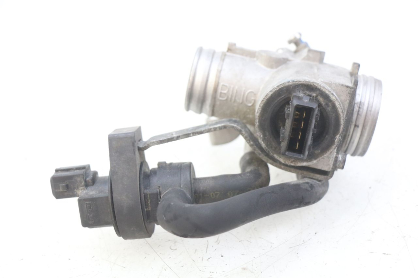 photo de INYECCION PEUGEOT SATELIS COMPRESSOR K15 125 (2006 - 2009) - Detalles de los puntos de fijación