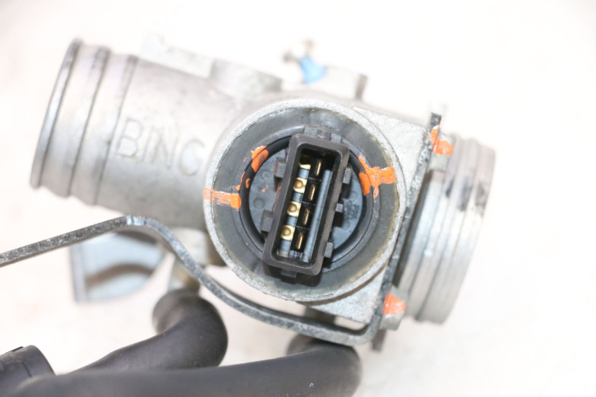photo de INYECCION PEUGEOT SATELIS COMPRESSOR K15 125 (2006 - 2009) - Detalles de los puntos de fijación