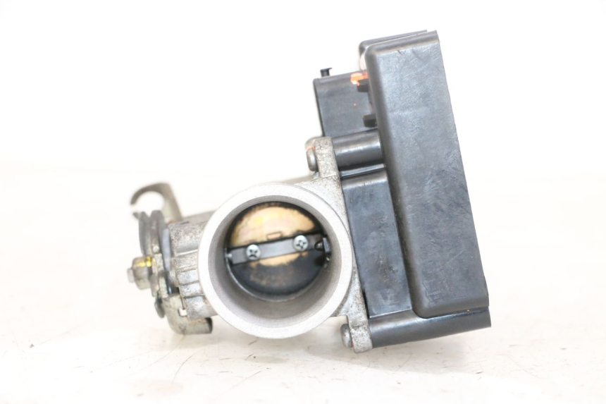 photo de INYECCION PEUGEOT SATELIS 125 (2013 - 2018) - Detalles de los puntos de fijación