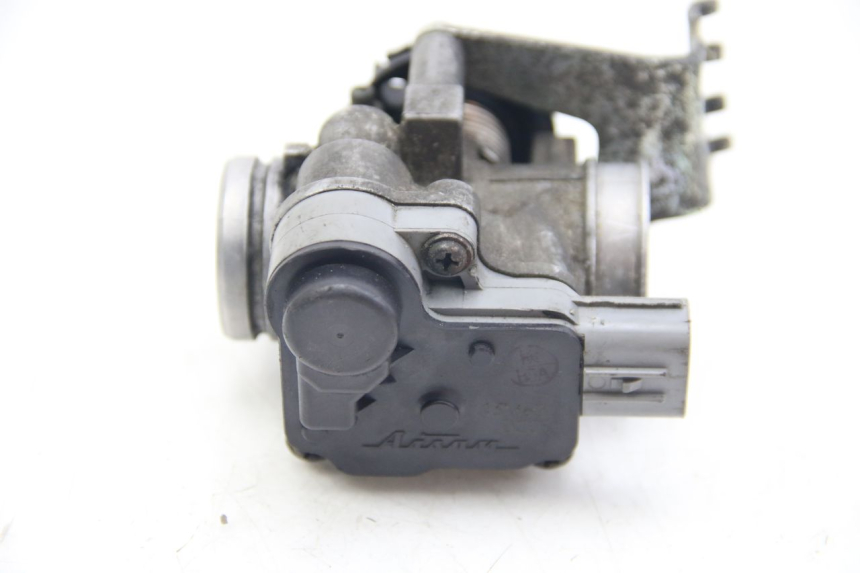 photo de INYECCIÓN SUZUKI SIXTEEN 125 (2008 - 2010) - Otra perspectiva