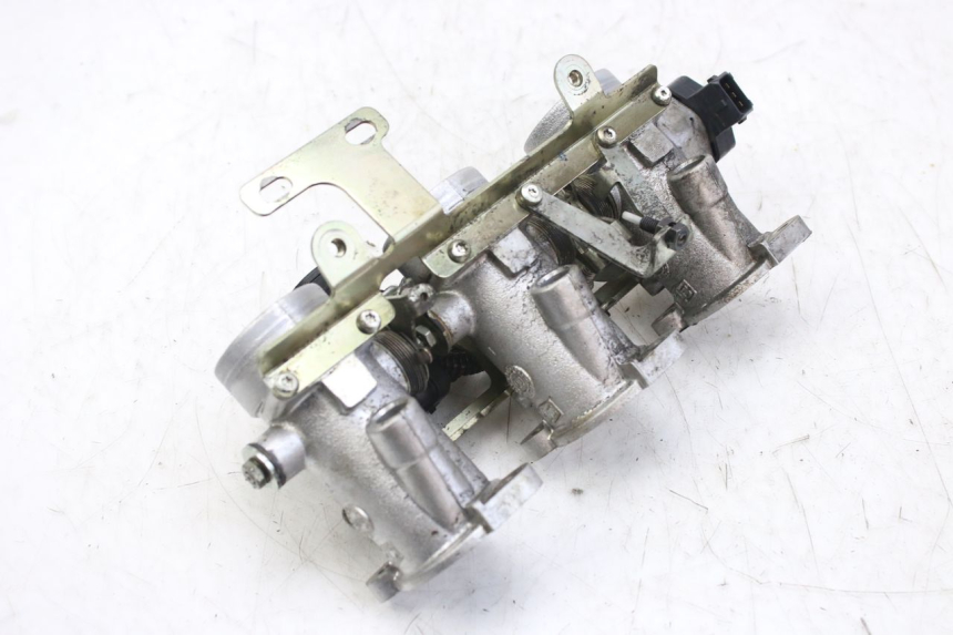 photo de INYECCIÓN TRIUMPH SPRINT ST 955 (1999 - 2001) - Detalles de los puntos de fijación