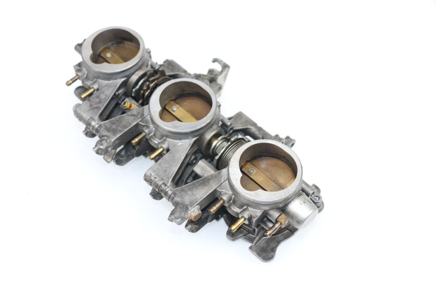 photo de INYECCION TRIUMPH STREET TRIPLE 675 (2007 - 2012) - Estado de la superficie y material