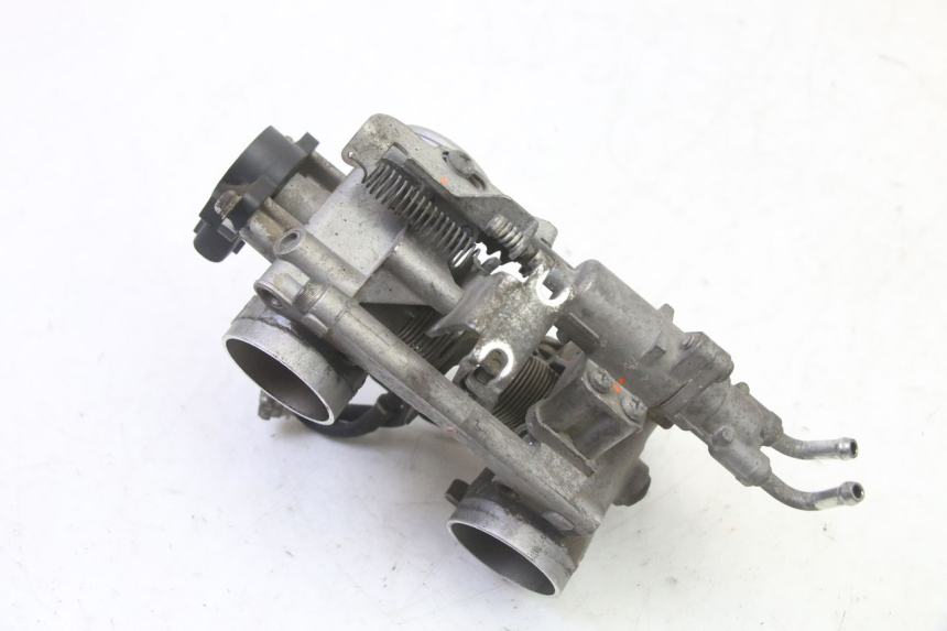 photo de INYECCIÓN YAMAHA TDM ABS 900 (2002 - 2014) - Primer plano técnico