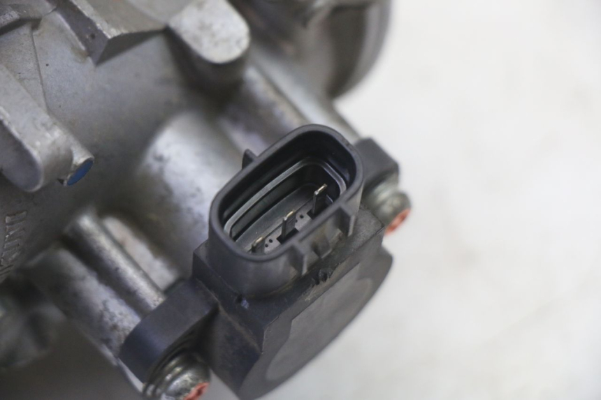 photo de INYECCIÓN YAMAHA TDM ABS 900 (2002 - 2014) - Detalles de los puntos de fijación