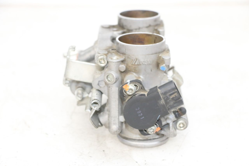 photo de INYECCIÓN YAMAHA TDM ABS 900 (2002 - 2014) - Primer plano técnico