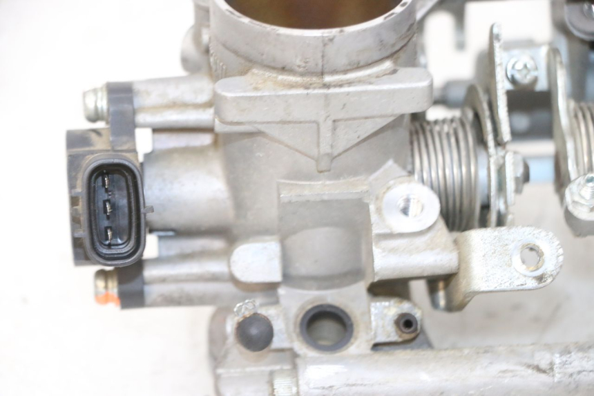 photo de INYECCIÓN YAMAHA TDM ABS 900 (2002 - 2014) - Detalles de los puntos de fijación