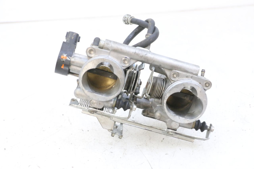 photo de INYECCION YAMAHA TDM ABS 900 (2002 - 2014) - Primer plano técnico
