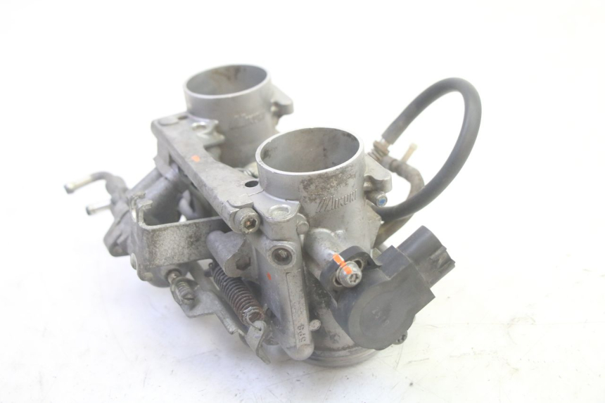 photo de INYECCION YAMAHA TDM ABS 900 (2002 - 2014) - Primer plano técnico