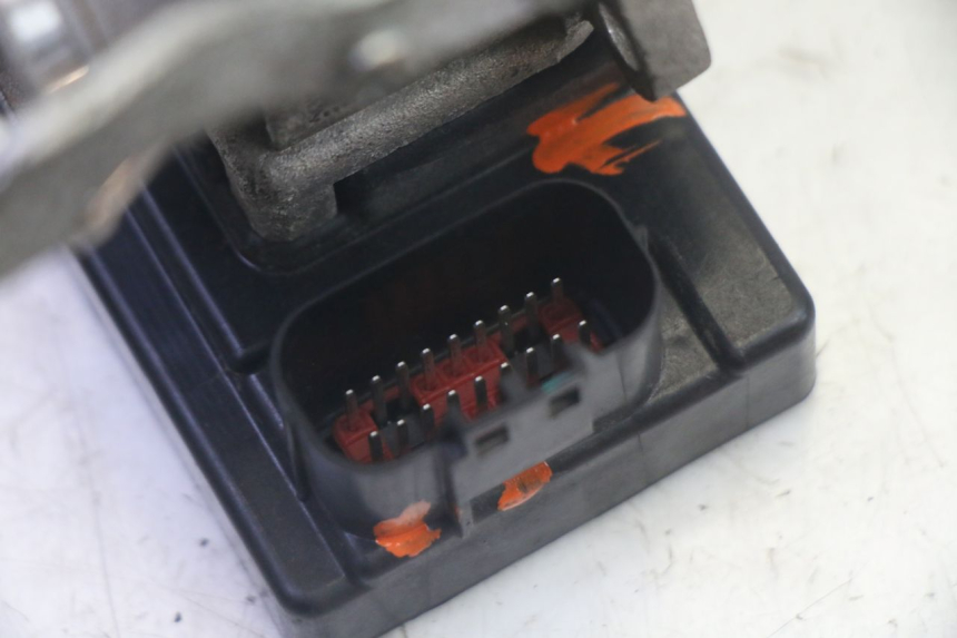 photo de INYECCION PEUGEOT TWEET PRO EFI 4T 50 (2021 - 2022) - Detalles de los puntos de fijación