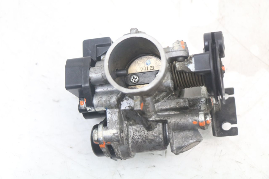 photo de INYECCIÓN YAMAHA XMAX X-MAX ABS 125 (2017 - 2020) - Detalles de los puntos de fijación