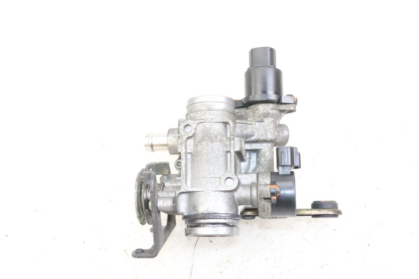 photo de INYECCIÓN YAMAHA X-MAX XMAX 250 (2006 - 2009) - Detalles de los puntos de fijación