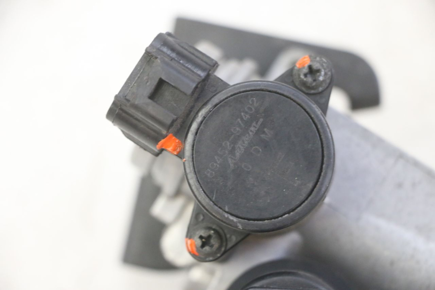 photo de INYECCIÓN YAMAHA X-MAX XMAX 125 (2010 - 2013) - Detalles de los puntos de fijación