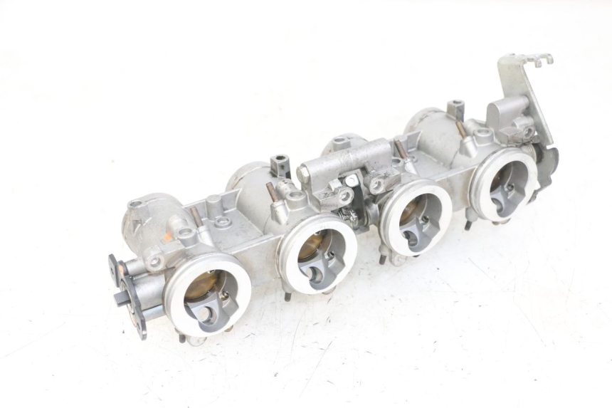 photo de INYECCION YAMAHA XJ6 ABS 600 (2008 - 2016) - Detalles de los puntos de fijación