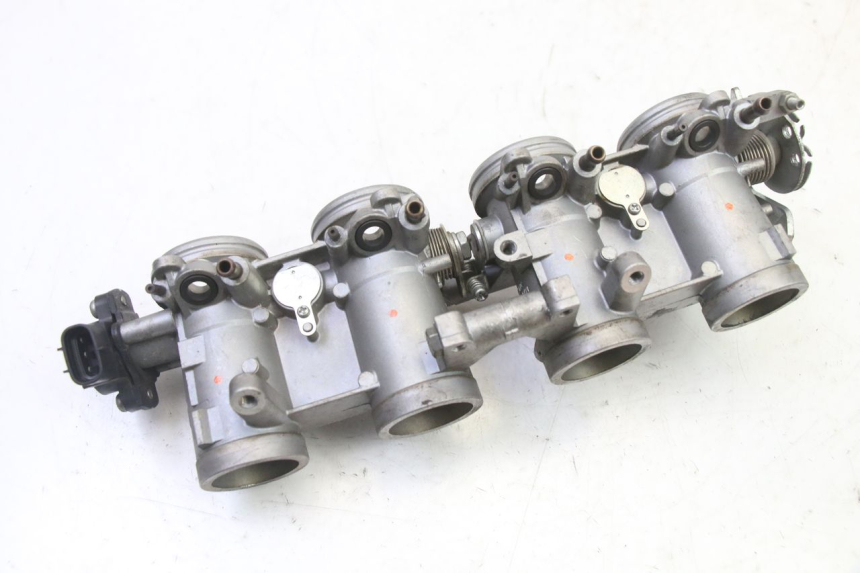 photo de INYECCION YAMAHA XJ6 ABS 600 (2008 - 2016) - Detalles de los puntos de fijación